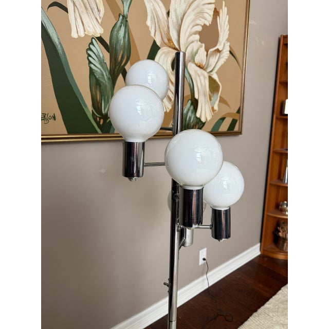 Mid-Century Modern Vintage 1970s Mid-Century Modern Sonneman “Waterfall” Cascading Globe Floor Lamp in Chrome For Sale - Image 3 of 12