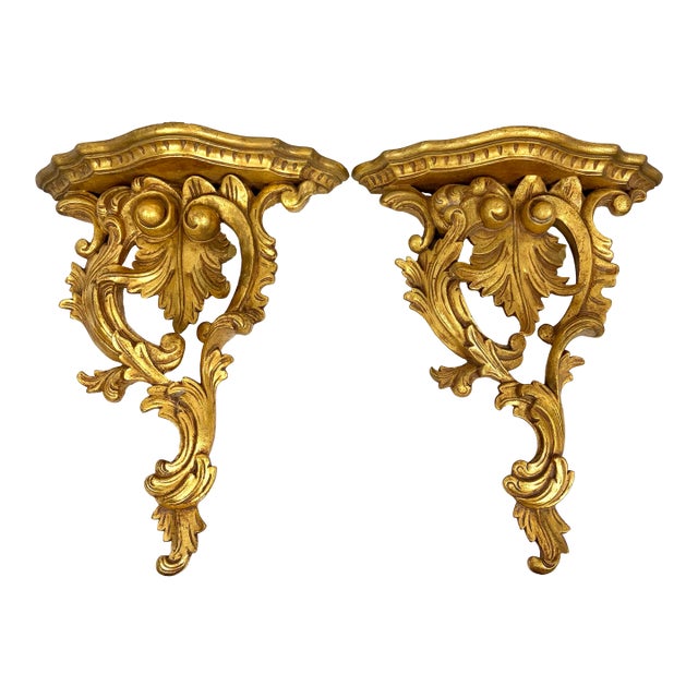 Late 20th Century Pair of Giltwood Acanthus Leaf Wall Brackets | Neoclassical Style For Sale
