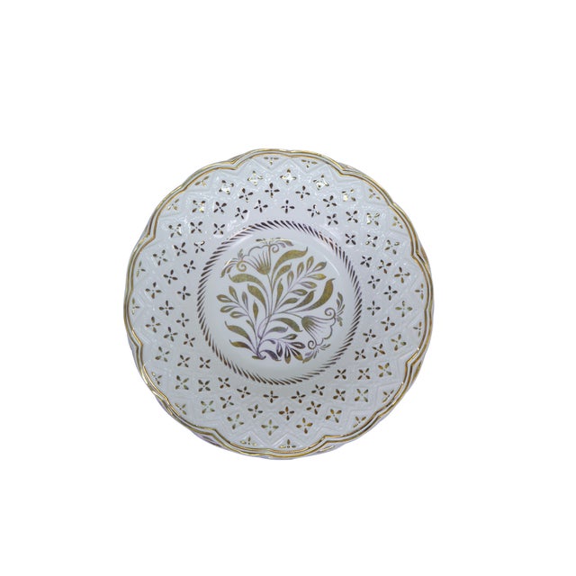 English Vintage Wedgwood Etruria & Barlaston Scalloped Floral Dinner Serving Plates 9" - Set of 12 For Sale - Image 3 of 9