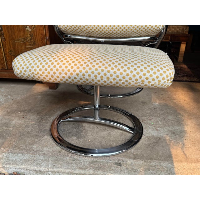 This very unique chrome swiveling lounge chair and matching foot rest add a modern vibe to your decor! Unmarked byt in the...