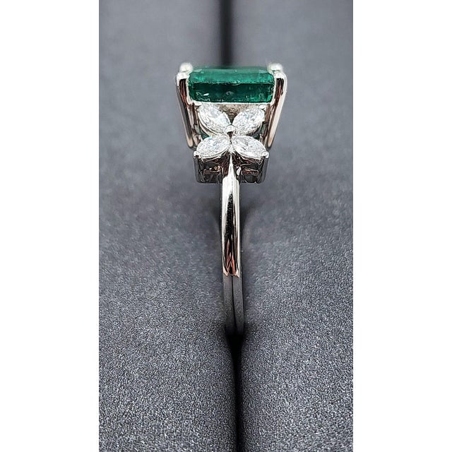 Green 3.38 Ct Gia Certified Zambian Emerald & Diamond Ring Size 6.5 For Sale - Image 8 of 9
