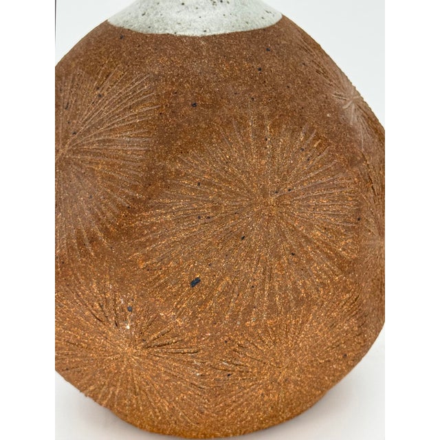 Robert Maxwell Mid-Century Sunburst Stoneware Bud Vase, 1960s For Sale In Miami - Image 6 of 10