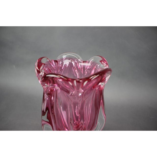 1960s Mid-Century Pink Art Glass Vase attributed to Josef Hospodka, Czechoslovakia, 1960s For Sale - Image 5 of 7