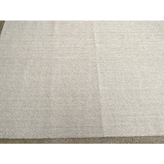 Textile Galerie Shabab Collection Mid-20th Century Handmade Turkish Flat-Weave Kilim Room Size Carpet For Sale - Image 7 of 10