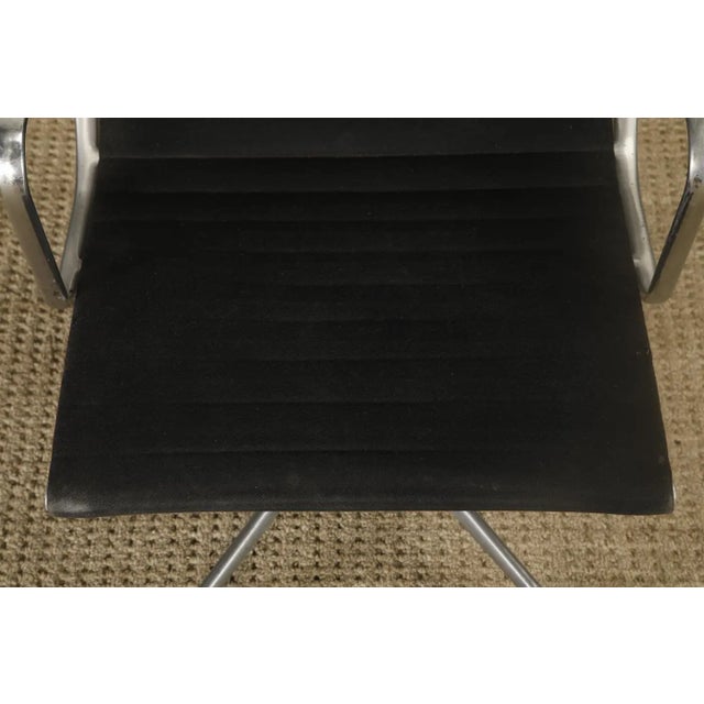 'Aluminum Group' Swivel Chair by Charles Eames for Herman Miller, 1980s, Signed For Sale - Image 13 of 18