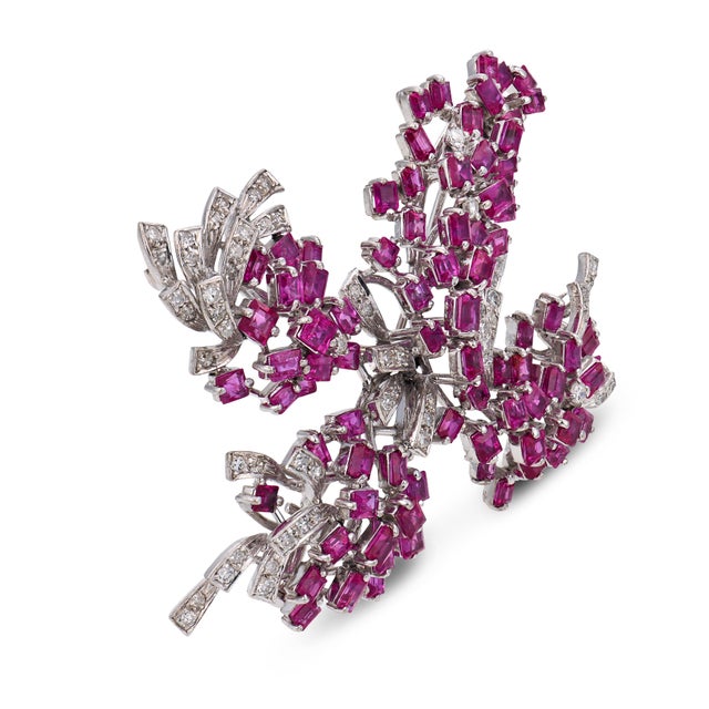 Mid-Century Modern Mid 20th Century Retro 10.00 Carat Pink Sapphire Diamond 14k White Gold Brooch For Sale - Image 3 of 5