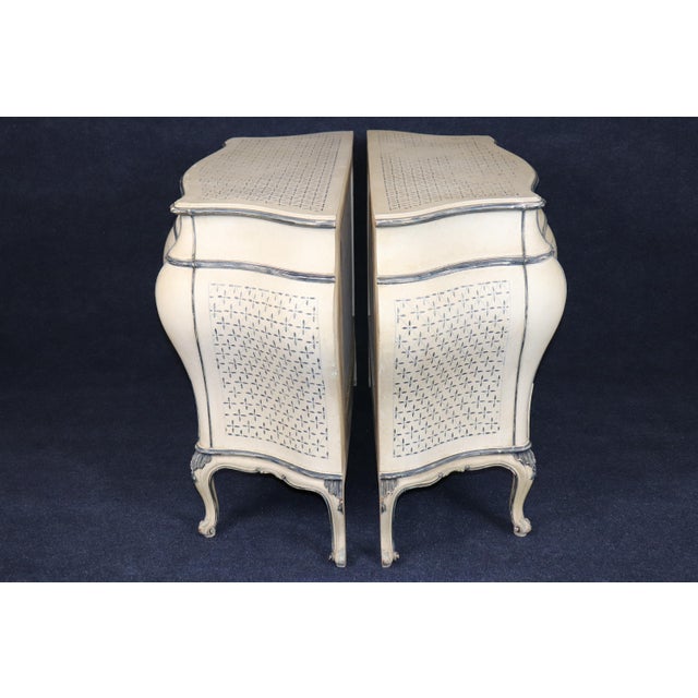 Baroque Pair 20th C. Italian Creme Painted 4 Drawer Bombe Commodes For Sale - Image 3 of 15