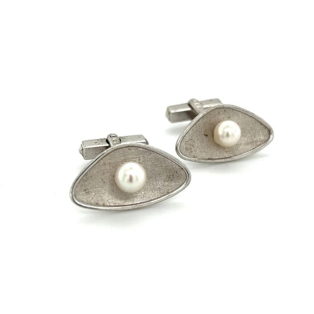 1990s 1990s Mikimoto Estate Akoya Pearl Mens Cufflinks 6.5 mm Sterling Silver, 2 pieces For Sale - Image 5 of 7