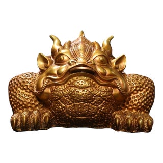 Late 19th Century Gilt Bronze Toad Statue, Three-Legged Jin Chan Figure, 6.9kg For Sale