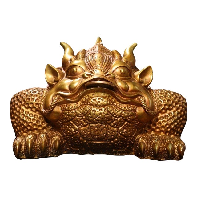 Late 19th Century Gilt Bronze Toad Statue, Three-Legged Jin Chan Figure, 6.9kg For Sale