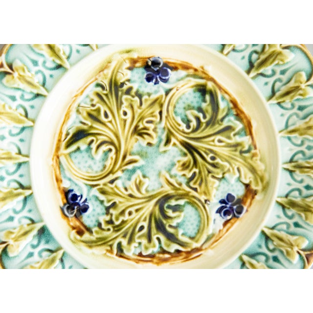 A lovely antique 19th-Century French majolica acanthus leaves & ivy plate, circa 1880. This gorgeous plate has hand...