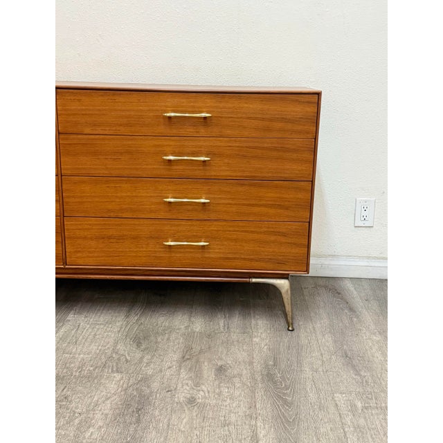 1960s Mid Century Modern R Way Dresser For Sale - Image 5 of 11