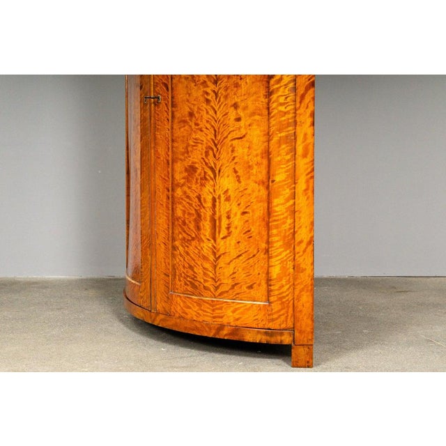 19th Century Biedermeier Corner Cabinet in Birch For Sale - Image 14 of 18