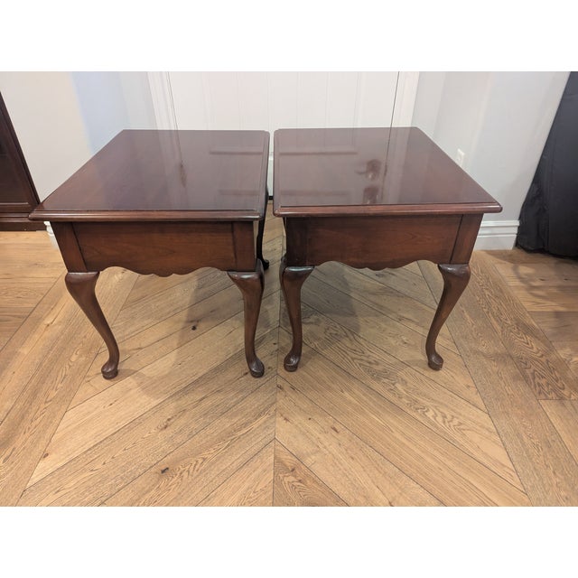 Brown 1980s Thomasville Collectors Cherry Traditional Queen Anne Side Tables (Pair) Aka Winston Court For Sale - Image 8 of 10