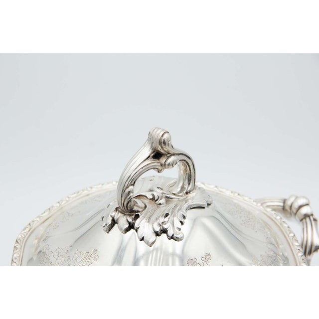 Silver Soup Tureen with Floral Motifs, in Good conditions. Designed 1920 to 1949