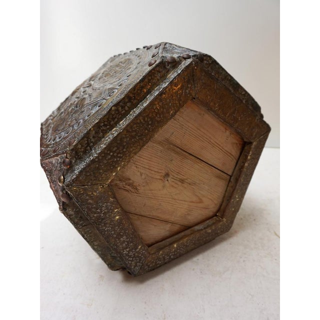 Art Nouveau Planter or Jardinier in Hardinated Brass and Copper, 1900s For Sale - Image 14 of 15