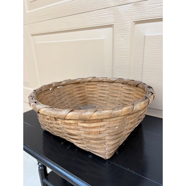 French Country Antique American Splint Oak Round Basket, Late 19th Century For Sale - Image 3 of 12