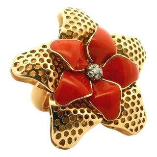 Vintage Italian 18k Gold Coral Flower Ring With Diamond Center, Size 8 For Sale