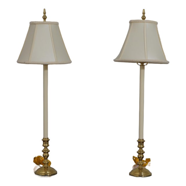 1990s Virginia Metalcrafters Colonial Williamsburg Brass Table Candlestick Lamps - a Pair For Sale