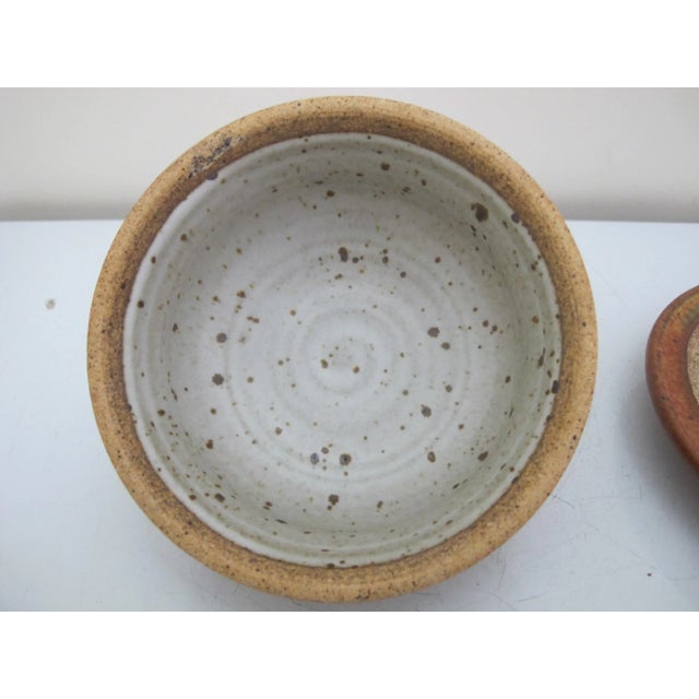 Wally Schwab Nw Studio Pottery Stoneware Small Round Serving Dish With Domed Lid For Sale In Portland, OR - Image 6 of 9