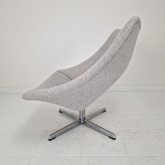 Metal Oyster Lounge Chair with Cross Base attributed to Pierre Paulin for Artifort, 1960s For Sale - Image 7 of 12