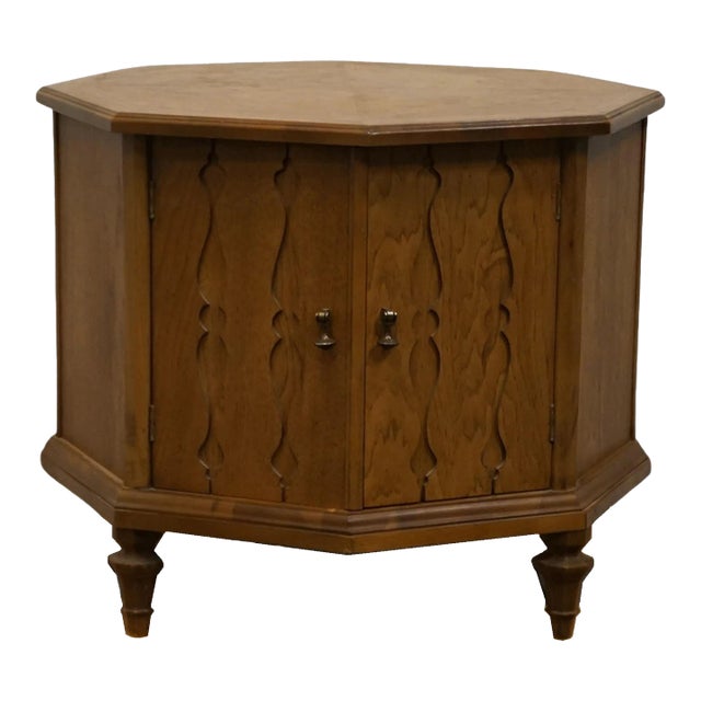 Bassett Furniture Bookmatched Pecan Italian Neoclassical Tuscan Style 29" Octagonal Accent Storage End Table For Sale