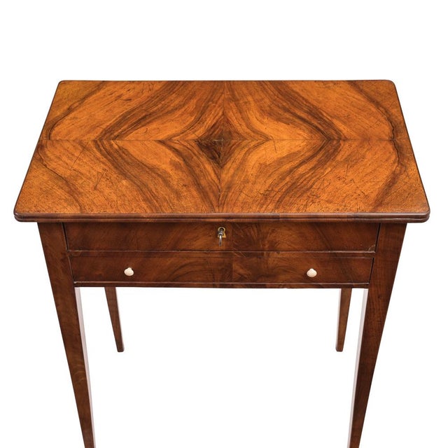 Biedermeier Side Table in Walnut, 1820 For Sale - Image 3 of 10