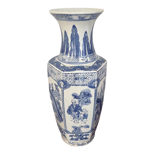 Vintage 1980s Chinese Export Blue and White Porcelain Faceted Vase For Sale