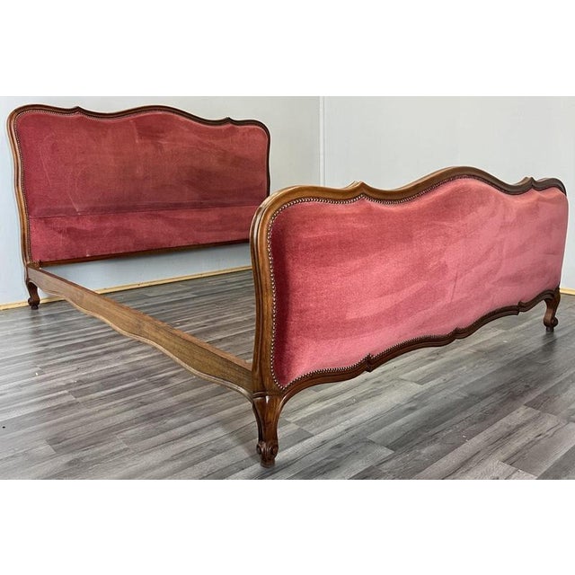 This Vintage French Louis king size upholstered bed frame combines elegant French curves with rich walnut wood and classic...
