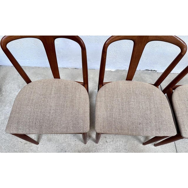 Model Juliane Teak Dining Chairs by Johannes Andersen for Uldum Møbelfabrik, Denmark, 1960s, Set of 4 For Sale - Image 16 of 18