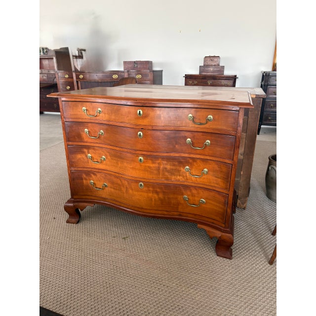 Chippendale Oxbow Chest of Drawers, 18th Century For Sale In Houston - Image 6 of 8