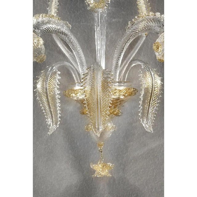 Early 21st Century Italian Wall Sconce in Clear Murano Glass with Gold Floral Motifs by Simoeng for Simoeng For Sale - Image 5 of 6