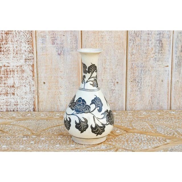 Chinese Vintage Black & White Asian Floral Vase For Sale - Image 3 of 8