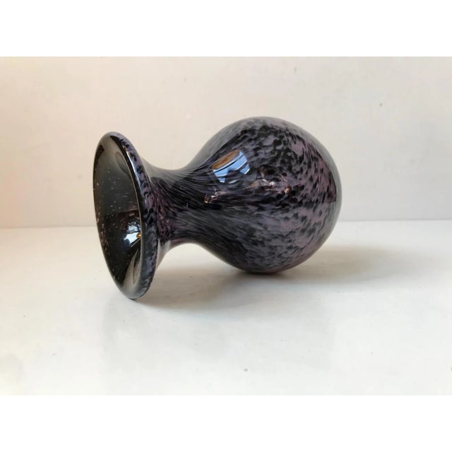 Mid-Century Modern Vintage Black and Purple Spatter Murano Glass Vase from Murano, 1960s For Sale - Image 3 of 10