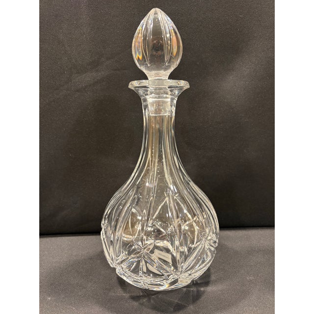This elegant Gorham wine decanter in the Lady Anne pattern is in very good condition and includes original stopper.