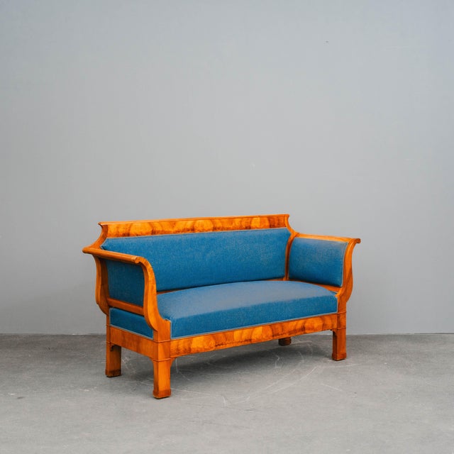 Antique Biedermeier Sofa in Walnut, 1800s For Sale - Image 17 of 17