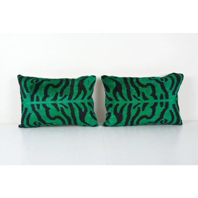 Green Tiger Ikat Velvet Pillow Covers- Set of Two For Sale In Philadelphia - Image 6 of 6
