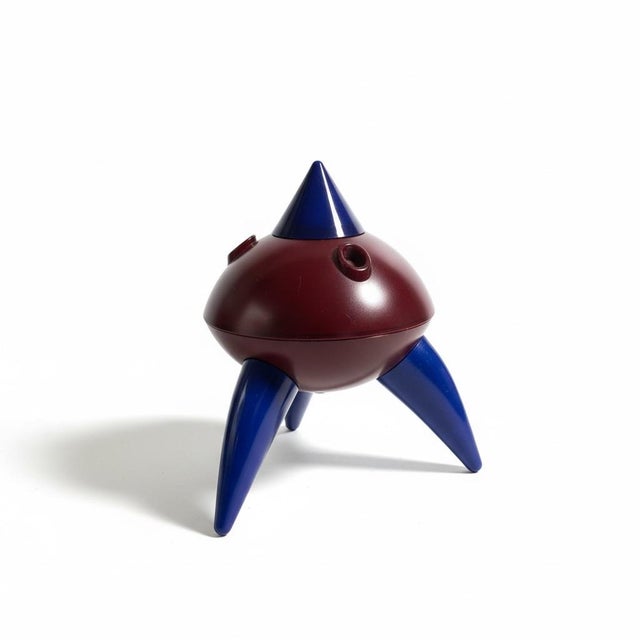 1980s Pair of Space-Age Red Glow Rocket Lamps – Retro Plastic Accent Lights For Sale - Image 4 of 6