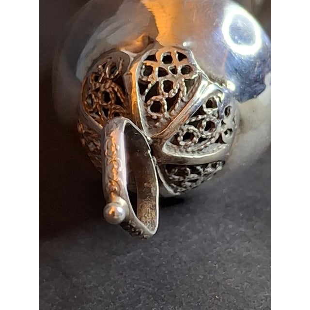 Antique 1812 Silver Torah Pointer Yad - 84 Zolotnik - Filigree & Coral Stone For Sale - Image 4 of 18