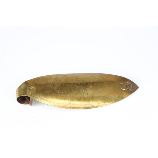 Bauhaus Wall Sconce in Hammered Brass by Hans Heck, 1930s For Sale - Image 6 of 8