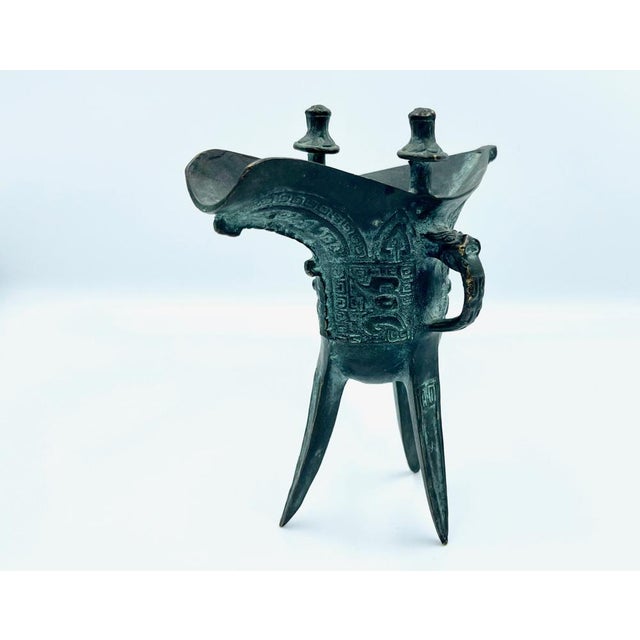 Antique Chinese Wine Cup Statue in Bronze, in Flawless conditions. Designed before 1890