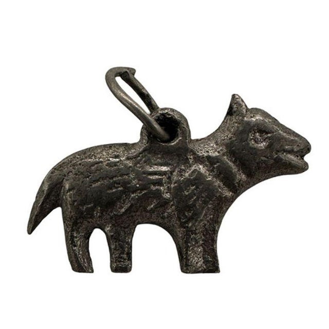 Set of Three Medieval-Themed Silver Charms Including Wolves, Mouse, & Kitty Cat For Sale In Los Angeles - Image 6 of 6