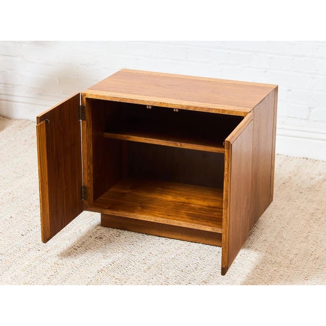 Mid 20th Century Pair of Double Double Door Nightstands by Lane, Attributed For Sale - Image 11 of 12