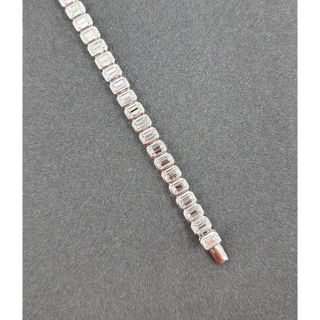 Early 21st Century 8.64 Ct Emerald Cut Bezel Set Tennis Bracelet For Sale - Image 5 of 8