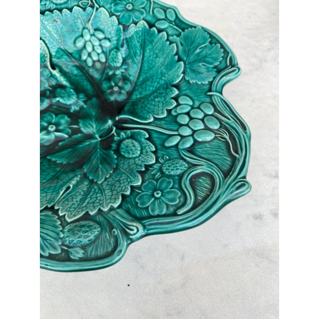 19th Century English Green Majolica Strawberry Platter For Sale - Image 4 of 8