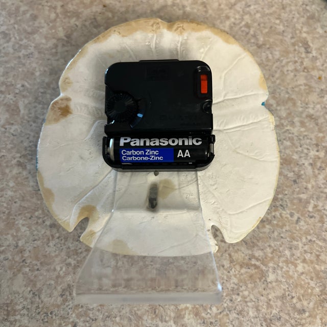 Mid-Century Modern Mid 20th Century Hand Painted Sand Dollar Desk Clock For Sale - Image 3 of 6