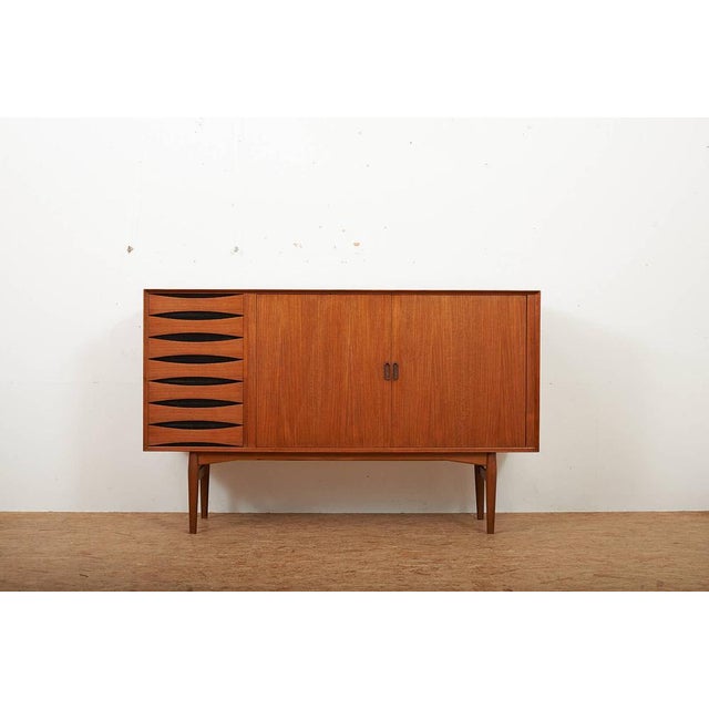 Model OS63 Highboard in Teak and Black Painted Recessed Handles by Arne Vodder for Sibast, 1958 For Sale - Image 12 of 12