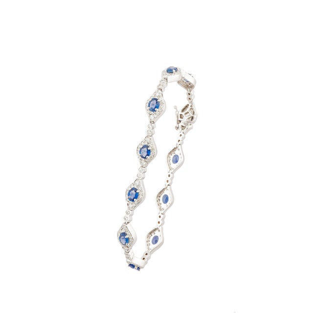 Natural blue sapphire 4.71cts & diamond 1.73cts bracelet in 18k gold For Sale - Image 17 of 18