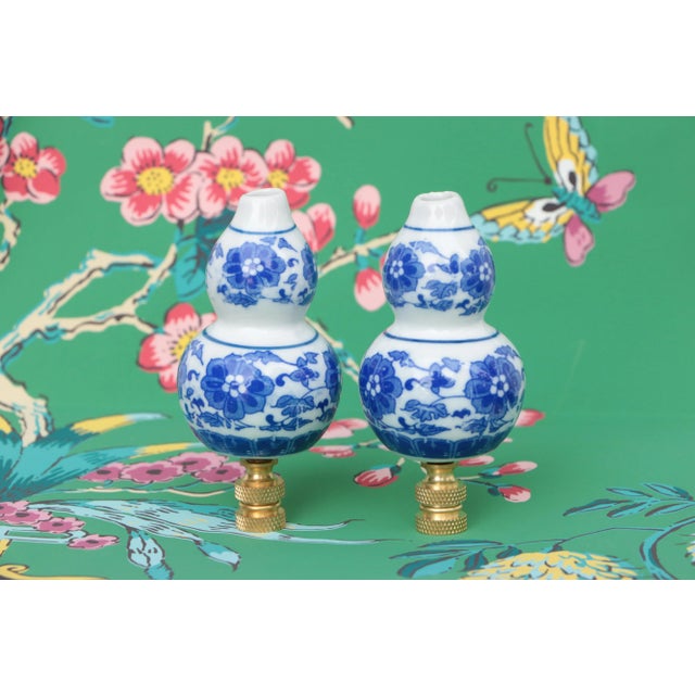 Chinoiserie Chinese Blue & White Pottery Double Gourd Lamp Finials - a Pair For Sale - Image 3 of 4