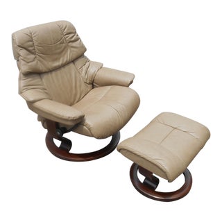 Ekornes Stressless Recliner Large Vegas Stone Paloma Leather & Ottoman For Sale